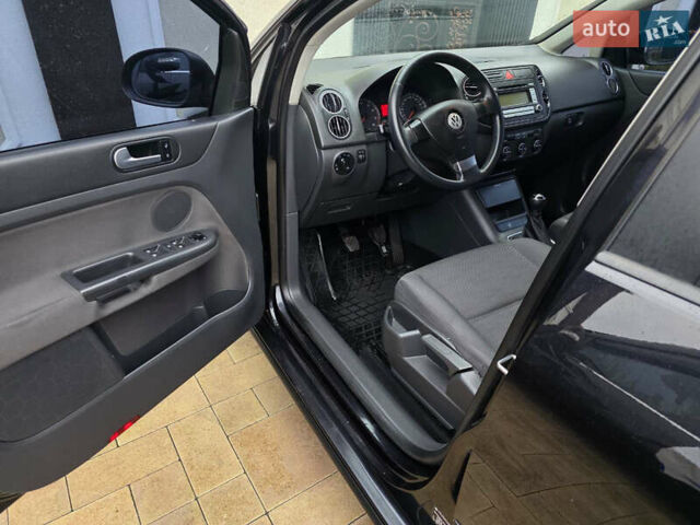 Черный Фольксваген Гольф Плюс, объемом двигателя 1.6 л и пробегом 142 тыс. км за 7200 $, фото 6 на Automoto.ua