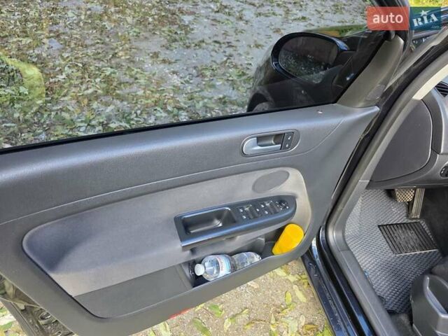 Черный Фольксваген Гольф Плюс, объемом двигателя 1.4 л и пробегом 154 тыс. км за 10000 $, фото 7 на Automoto.ua