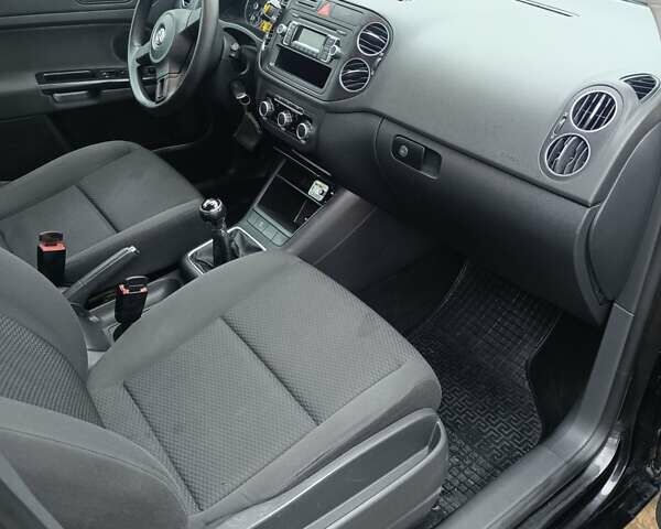 Черный Фольксваген Гольф Плюс, объемом двигателя 1.4 л и пробегом 153 тыс. км за 6700 $, фото 10 на Automoto.ua