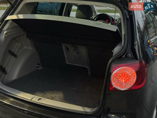 Черный Фольксваген Гольф Плюс, объемом двигателя 1.4 л и пробегом 218 тыс. км за 6250 $, фото 21 на Automoto.ua