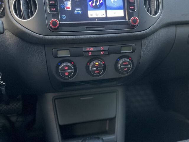 Черный Фольксваген Гольф Плюс, объемом двигателя 1.6 л и пробегом 170 тыс. км за 7700 $, фото 3 на Automoto.ua