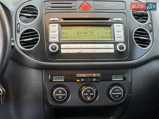 Черный Фольксваген Гольф Плюс, объемом двигателя 1.6 л и пробегом 142 тыс. км за 7200 $, фото 7 на Automoto.ua