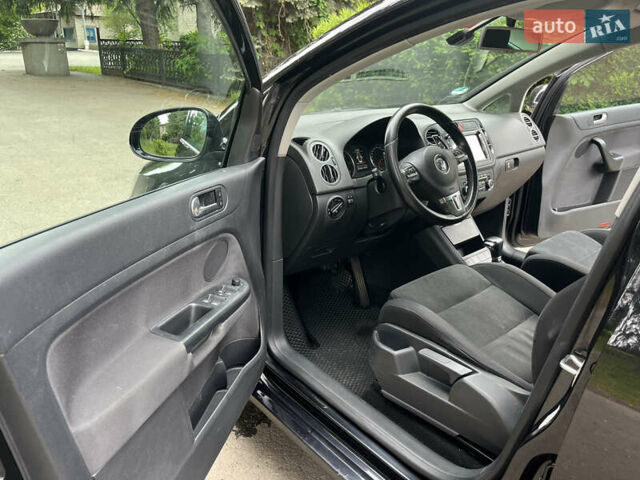 Черный Фольксваген Гольф Плюс, объемом двигателя 2 л и пробегом 245 тыс. км за 7999 $, фото 22 на Automoto.ua