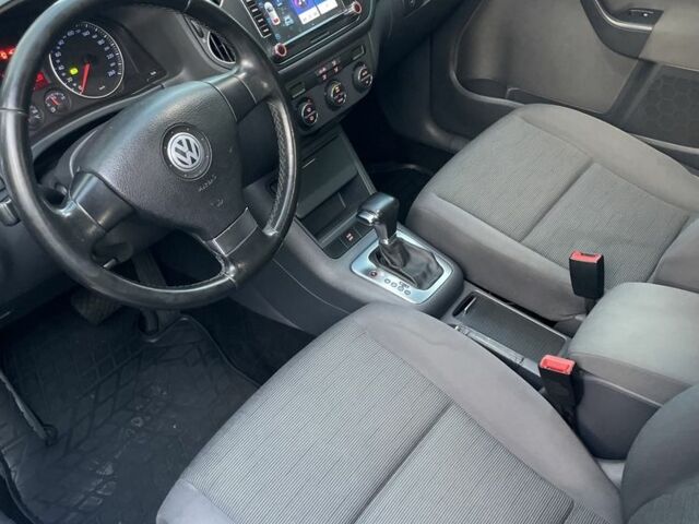 Черный Фольксваген Гольф Плюс, объемом двигателя 1.6 л и пробегом 170 тыс. км за 7700 $, фото 2 на Automoto.ua