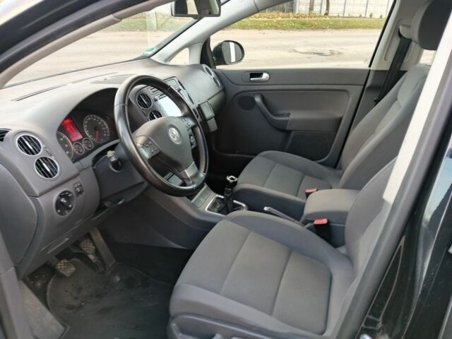 Черный Фольксваген Гольф Плюс, объемом двигателя 1.4 л и пробегом 262 тыс. км за 5900 $, фото 7 на Automoto.ua