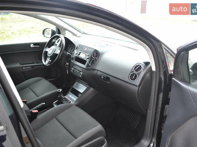 Черный Фольксваген Гольф Плюс, объемом двигателя 1.6 л и пробегом 190 тыс. км за 8550 $, фото 31 на Automoto.ua