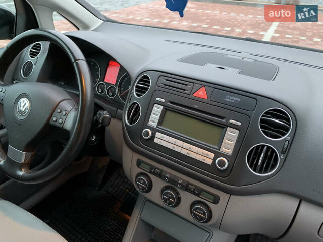 Черный Фольксваген Гольф Плюс, объемом двигателя 1.4 л и пробегом 218 тыс. км за 6700 $, фото 26 на Automoto.ua