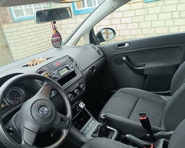 Черный Фольксваген Гольф Плюс, объемом двигателя 1.4 л и пробегом 153 тыс. км за 6700 $, фото 12 на Automoto.ua