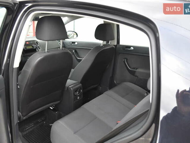 Черный Фольксваген Гольф Плюс, объемом двигателя 1.6 л и пробегом 190 тыс. км за 8550 $, фото 19 на Automoto.ua