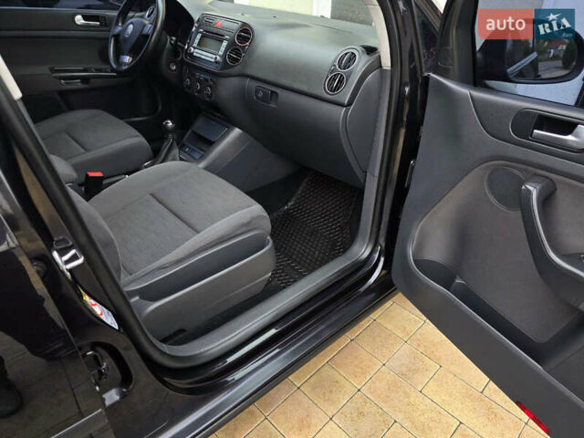 Черный Фольксваген Гольф Плюс, объемом двигателя 1.6 л и пробегом 142 тыс. км за 7200 $, фото 9 на Automoto.ua