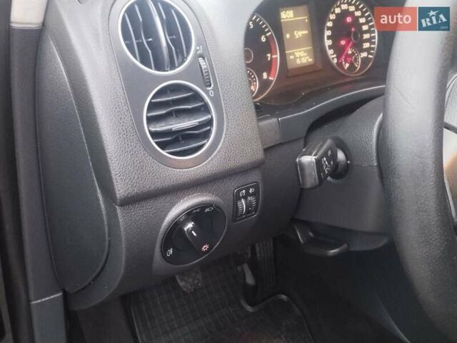 Черный Фольксваген Гольф Плюс, объемом двигателя 1.4 л и пробегом 152 тыс. км за 5999 $, фото 6 на Automoto.ua