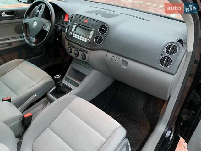 Черный Фольксваген Гольф Плюс, объемом двигателя 1.4 л и пробегом 218 тыс. км за 6700 $, фото 25 на Automoto.ua