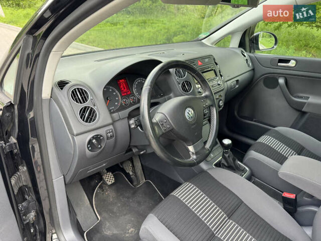 Черный Фольксваген Гольф Плюс, объемом двигателя 1.4 л и пробегом 190 тыс. км за 6800 $, фото 19 на Automoto.ua