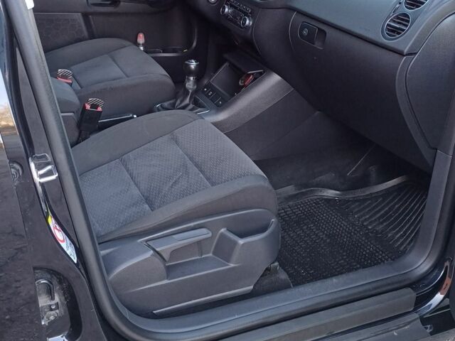 Черный Фольксваген Гольф Плюс, объемом двигателя 1.4 л и пробегом 200 тыс. км за 7750 $, фото 7 на Automoto.ua