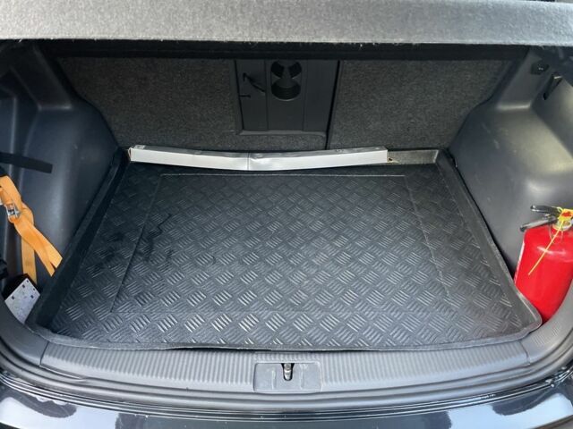 Черный Фольксваген Гольф Плюс, объемом двигателя 1.6 л и пробегом 170 тыс. км за 7700 $, фото 7 на Automoto.ua