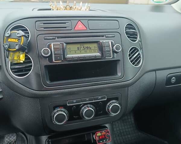 Черный Фольксваген Гольф Плюс, объемом двигателя 1.4 л и пробегом 153 тыс. км за 6700 $, фото 16 на Automoto.ua