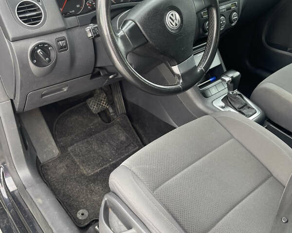 Черный Фольксваген Гольф Плюс, объемом двигателя 2 л и пробегом 242 тыс. км за 8950 $, фото 5 на Automoto.ua