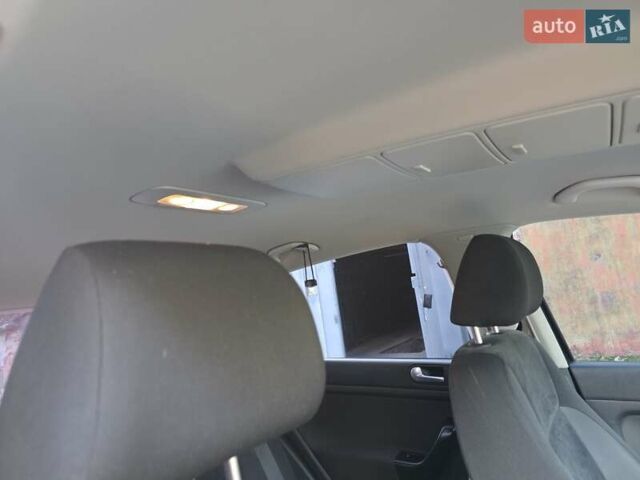 Черный Фольксваген Гольф Плюс, объемом двигателя 1.4 л и пробегом 154 тыс. км за 10000 $, фото 14 на Automoto.ua