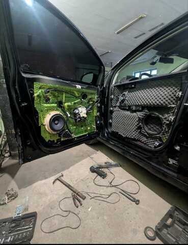 Черный Фольксваген Гольф Плюс, объемом двигателя 1.4 л и пробегом 154 тыс. км за 10000 $, фото 23 на Automoto.ua