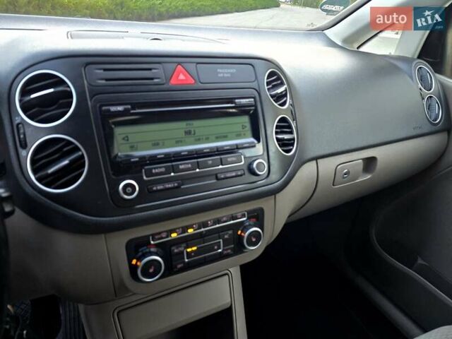 Черный Фольксваген Гольф Плюс, объемом двигателя 1.4 л и пробегом 217 тыс. км за 7900 $, фото 63 на Automoto.ua