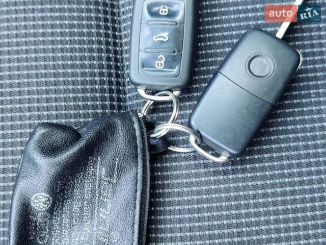 Черный Фольксваген Гольф Плюс, объемом двигателя 1.6 л и пробегом 236 тыс. км за 8500 $, фото 72 на Automoto.ua