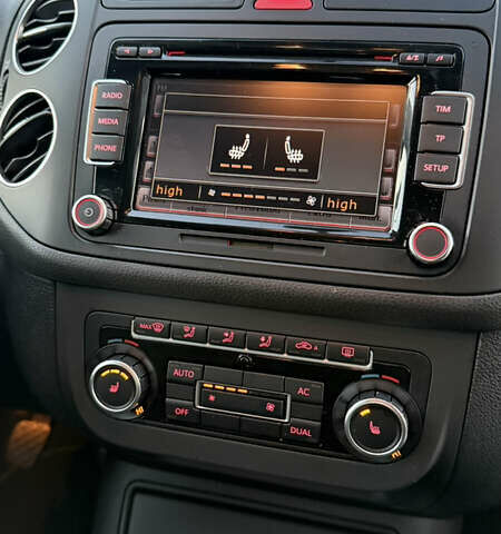 Чорний Фольксваген Golf Plus, об'ємом двигуна 1.2 л та пробігом 219 тис. км за 6850 $, фото 16 на Automoto.ua