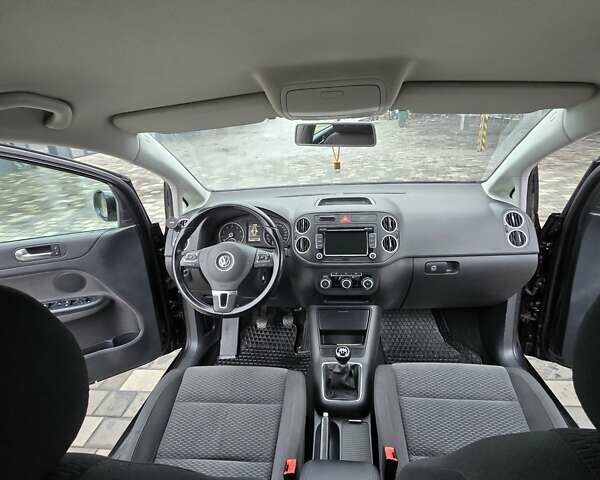 Черный Фольксваген Гольф Плюс, объемом двигателя 1.6 л и пробегом 212 тыс. км за 8299 $, фото 10 на Automoto.ua