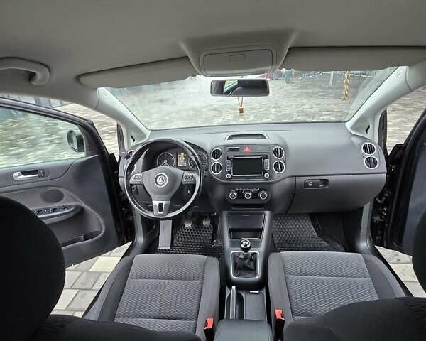 Черный Фольксваген Гольф Плюс, объемом двигателя 1.6 л и пробегом 212 тыс. км за 8299 $, фото 9 на Automoto.ua