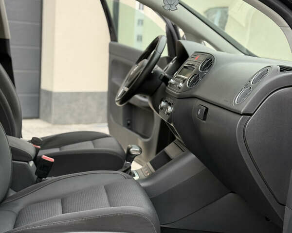 Чорний Фольксваген Golf Plus, об'ємом двигуна 1.6 л та пробігом 261 тис. км за 8750 $, фото 39 на Automoto.ua