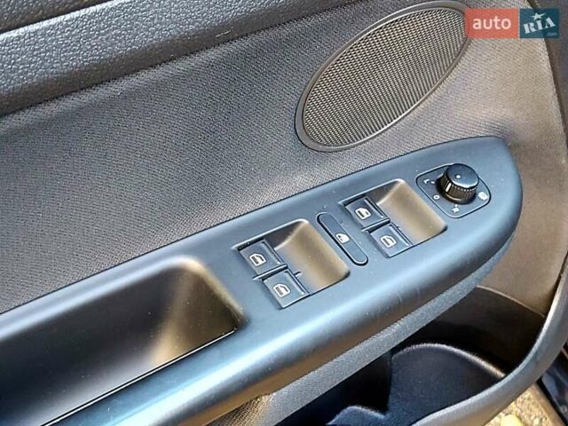 Черный Фольксваген Гольф Плюс, объемом двигателя 1.6 л и пробегом 242 тыс. км за 7600 $, фото 10 на Automoto.ua