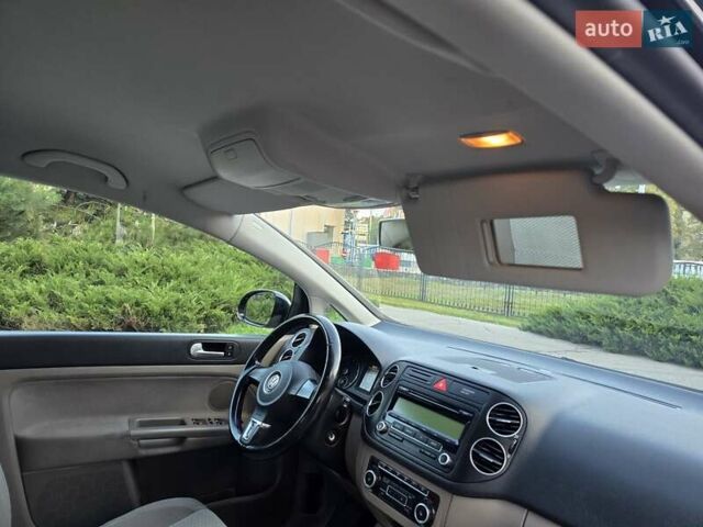 Черный Фольксваген Гольф Плюс, объемом двигателя 1.4 л и пробегом 217 тыс. км за 7900 $, фото 42 на Automoto.ua