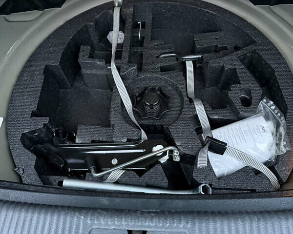 Чорний Фольксваген Golf Plus, об'ємом двигуна 1.4 л та пробігом 153 тис. км за 8200 $, фото 23 на Automoto.ua