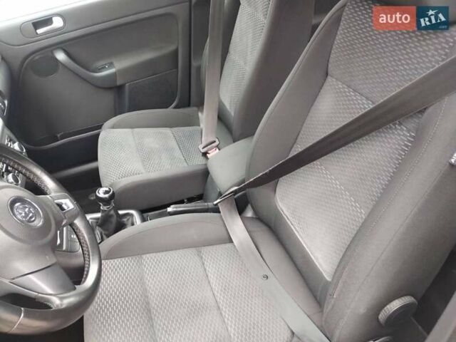 Черный Фольксваген Гольф Плюс, объемом двигателя 1.4 л и пробегом 180 тыс. км за 7400 $, фото 12 на Automoto.ua