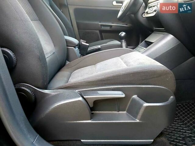 Черный Фольксваген Гольф Плюс, объемом двигателя 1.6 л и пробегом 242 тыс. км за 7600 $, фото 15 на Automoto.ua