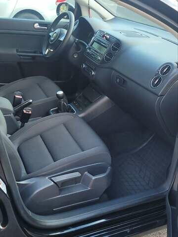 Черный Фольксваген Гольф Плюс, объемом двигателя 1.6 л и пробегом 255 тыс. км за 7800 $, фото 16 на Automoto.ua