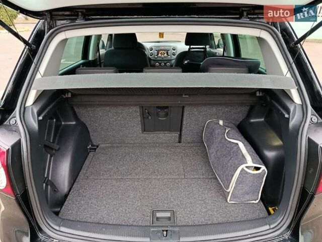 Черный Фольксваген Гольф Плюс, объемом двигателя 1.6 л и пробегом 236 тыс. км за 8100 $, фото 13 на Automoto.ua