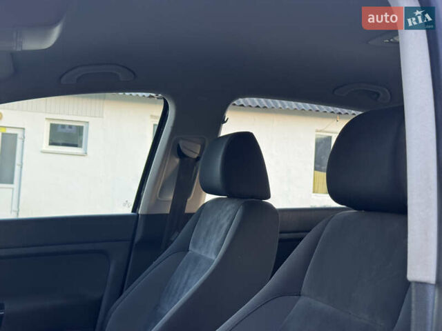 Черный Фольксваген Гольф Плюс, объемом двигателя 1.6 л и пробегом 147 тыс. км за 7950 $, фото 6 на Automoto.ua