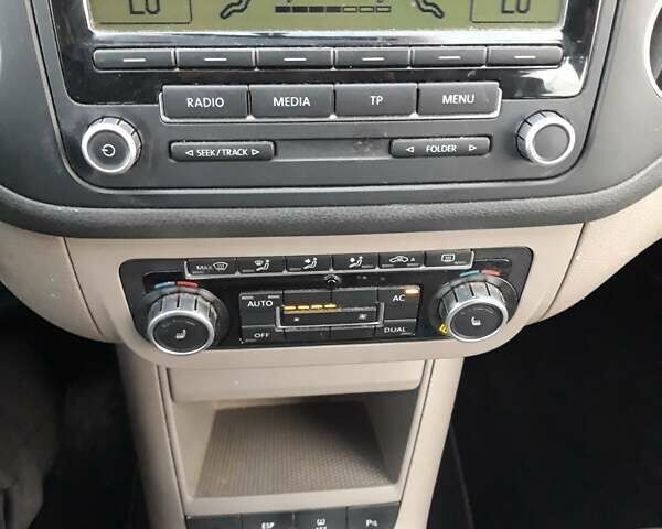 Черный Фольксваген Гольф Плюс, объемом двигателя 1.4 л и пробегом 183 тыс. км за 7777 $, фото 10 на Automoto.ua