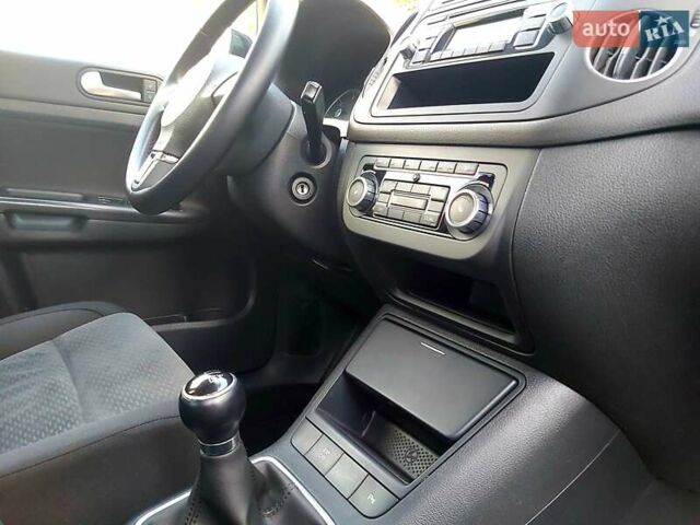 Черный Фольксваген Гольф Плюс, объемом двигателя 1.6 л и пробегом 242 тыс. км за 7600 $, фото 17 на Automoto.ua