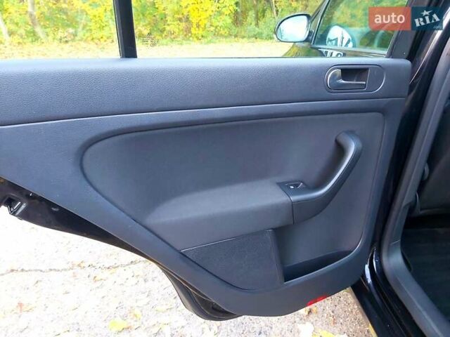 Черный Фольксваген Гольф Плюс, объемом двигателя 1.6 л и пробегом 242 тыс. км за 7600 $, фото 20 на Automoto.ua