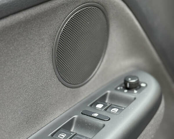 Чорний Фольксваген Golf Plus, об'ємом двигуна 1.6 л та пробігом 261 тис. км за 8750 $, фото 56 на Automoto.ua