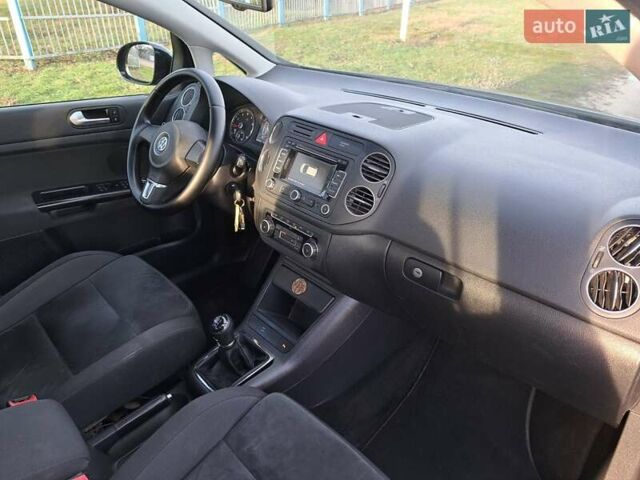 Черный Фольксваген Гольф Плюс, объемом двигателя 1.4 л и пробегом 207 тыс. км за 8400 $, фото 14 на Automoto.ua