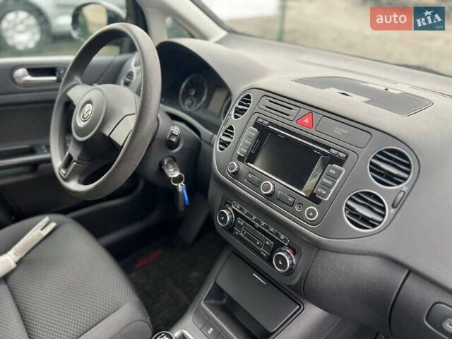 Черный Фольксваген Гольф Плюс, объемом двигателя 1.2 л и пробегом 201 тыс. км за 6780 $, фото 31 на Automoto.ua