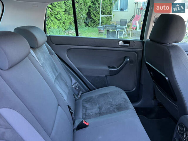 Черный Фольксваген Гольф Плюс, объемом двигателя 1.39 л и пробегом 254 тыс. км за 7799 $, фото 19 на Automoto.ua