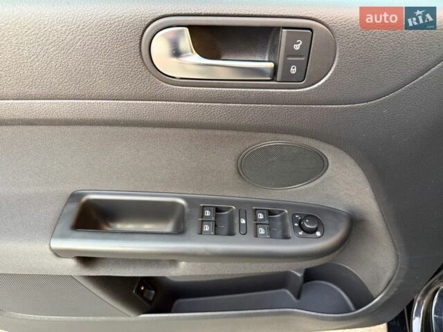 Черный Фольксваген Гольф Плюс, объемом двигателя 1.4 л и пробегом 207 тыс. км за 7000 $, фото 17 на Automoto.ua