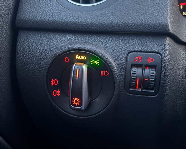 Черный Фольксваген Гольф Плюс, объемом двигателя 1.2 л и пробегом 225 тыс. км за 5600 $, фото 9 на Automoto.ua