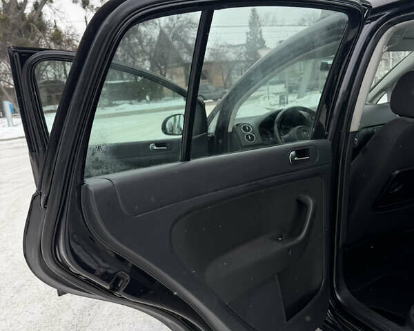 Черный Фольксваген Гольф Плюс, объемом двигателя 1.6 л и пробегом 219 тыс. км за 8650 $, фото 25 на Automoto.ua