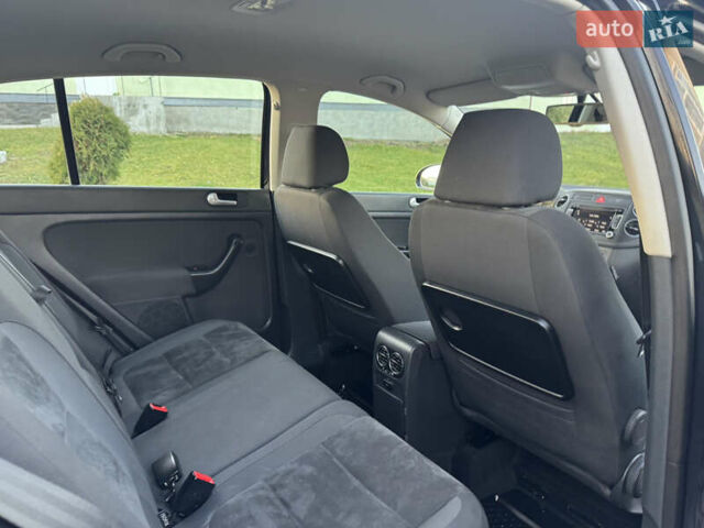 Черный Фольксваген Гольф Плюс, объемом двигателя 1.6 л и пробегом 147 тыс. км за 7950 $, фото 21 на Automoto.ua