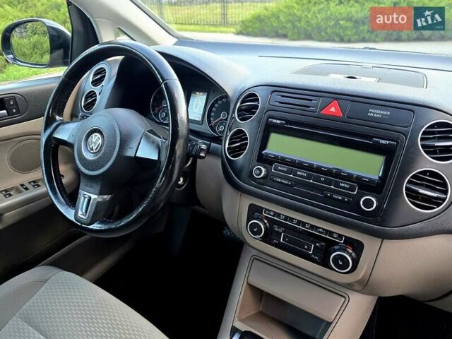 Черный Фольксваген Гольф Плюс, объемом двигателя 1.4 л и пробегом 217 тыс. км за 7900 $, фото 41 на Automoto.ua
