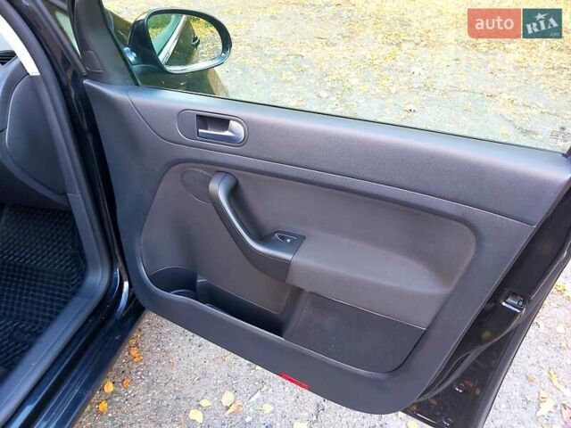 Черный Фольксваген Гольф Плюс, объемом двигателя 1.6 л и пробегом 242 тыс. км за 7600 $, фото 13 на Automoto.ua